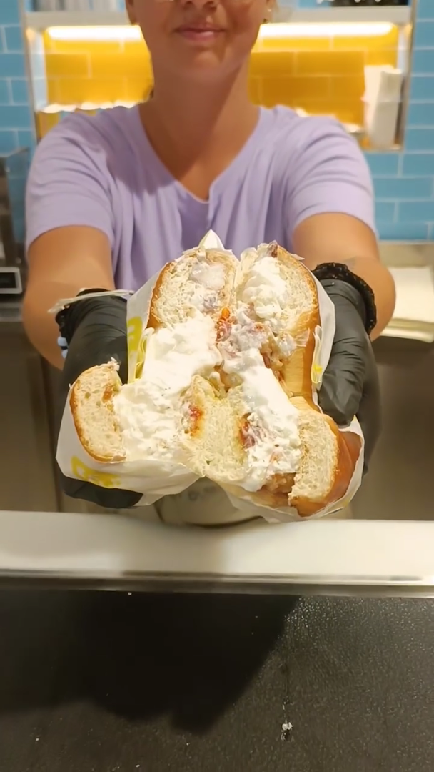Bageloop: appetizing food photo