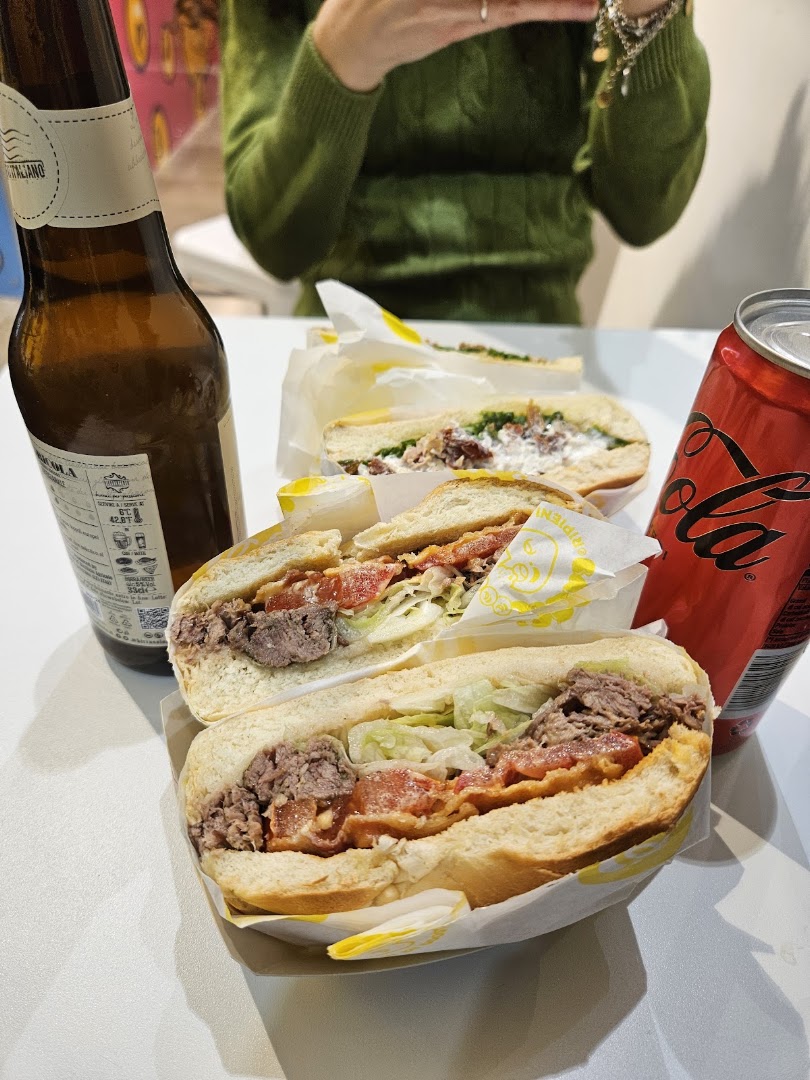 Bageloop: appetizing photo of breakfast food