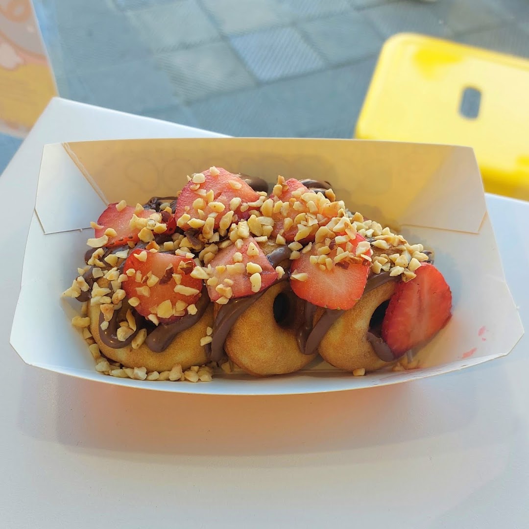 Bageloop: appetizing photo of breakfast food