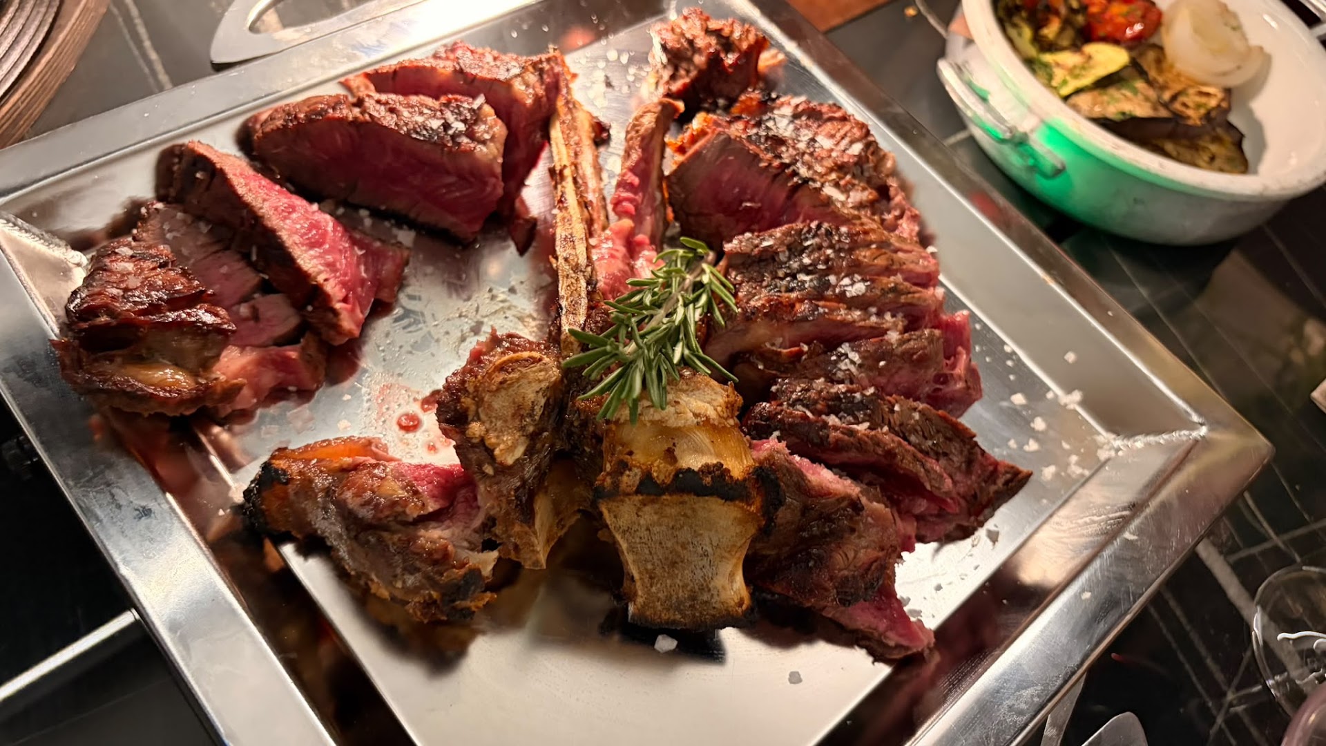 Carneo: appetizing, high-quality food photography