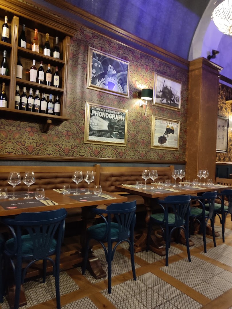 Lassiduata: inviting bar interior atmosphere
