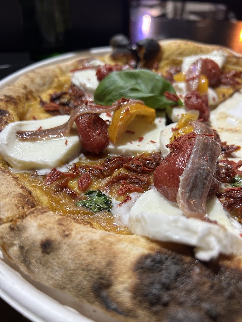 Obi La Pizza: appetizing close-up of pizza