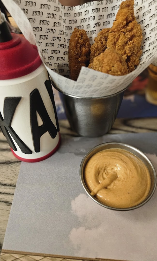 OKAY Bari Social Food Club: appetizing food photo with branding