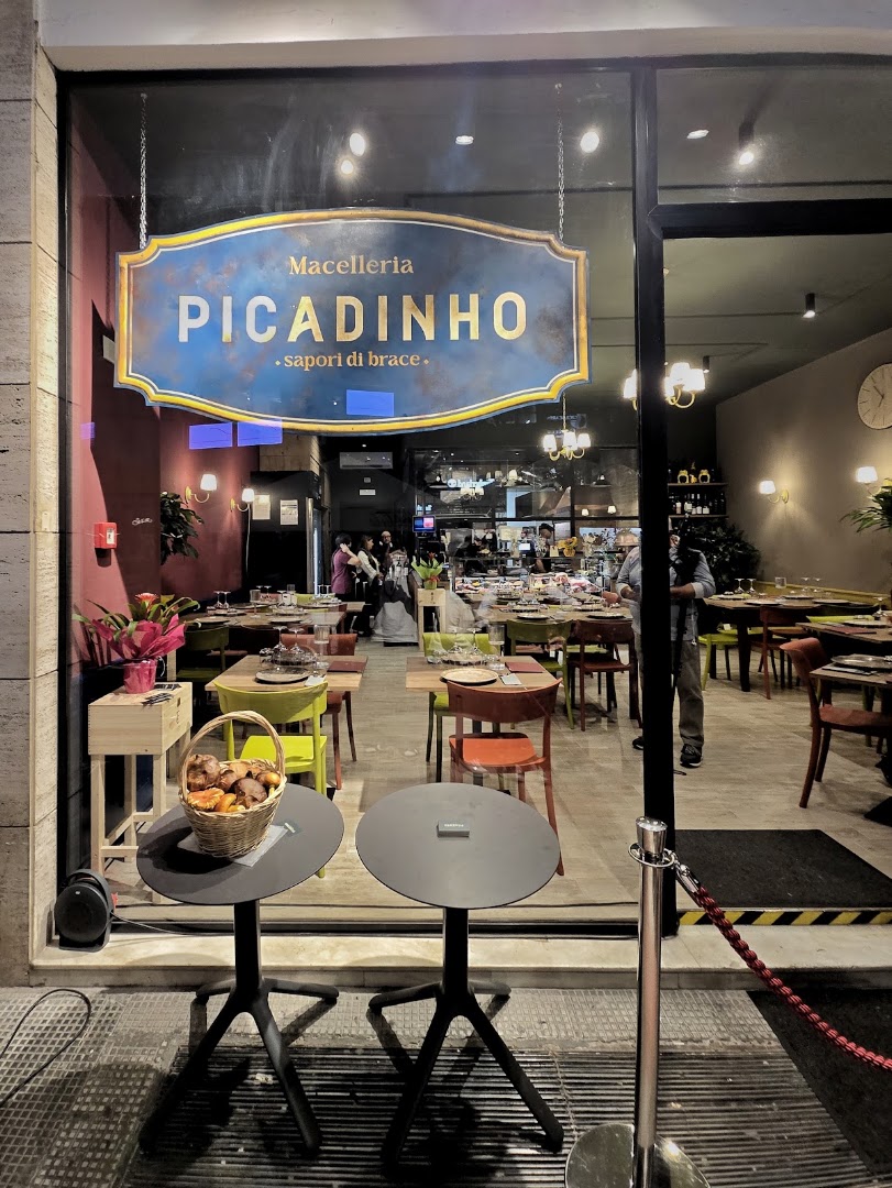 Picadinho: clear view of restaurant interior