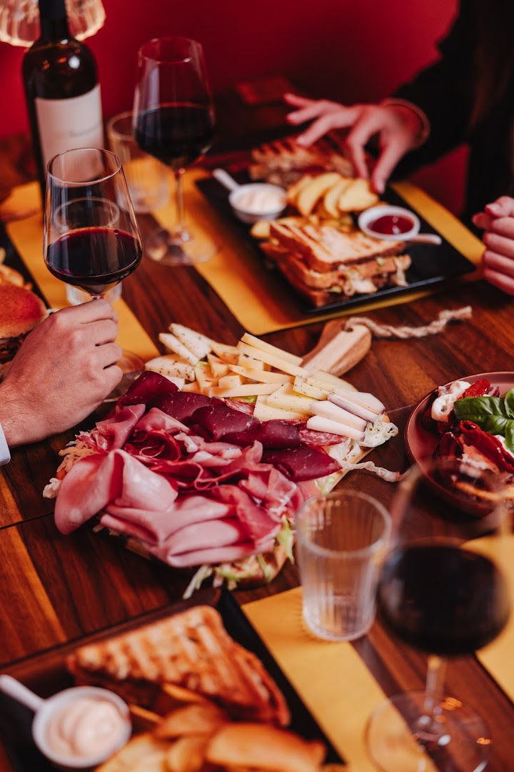 Revive Bistro: appetizing, high-quality food photography