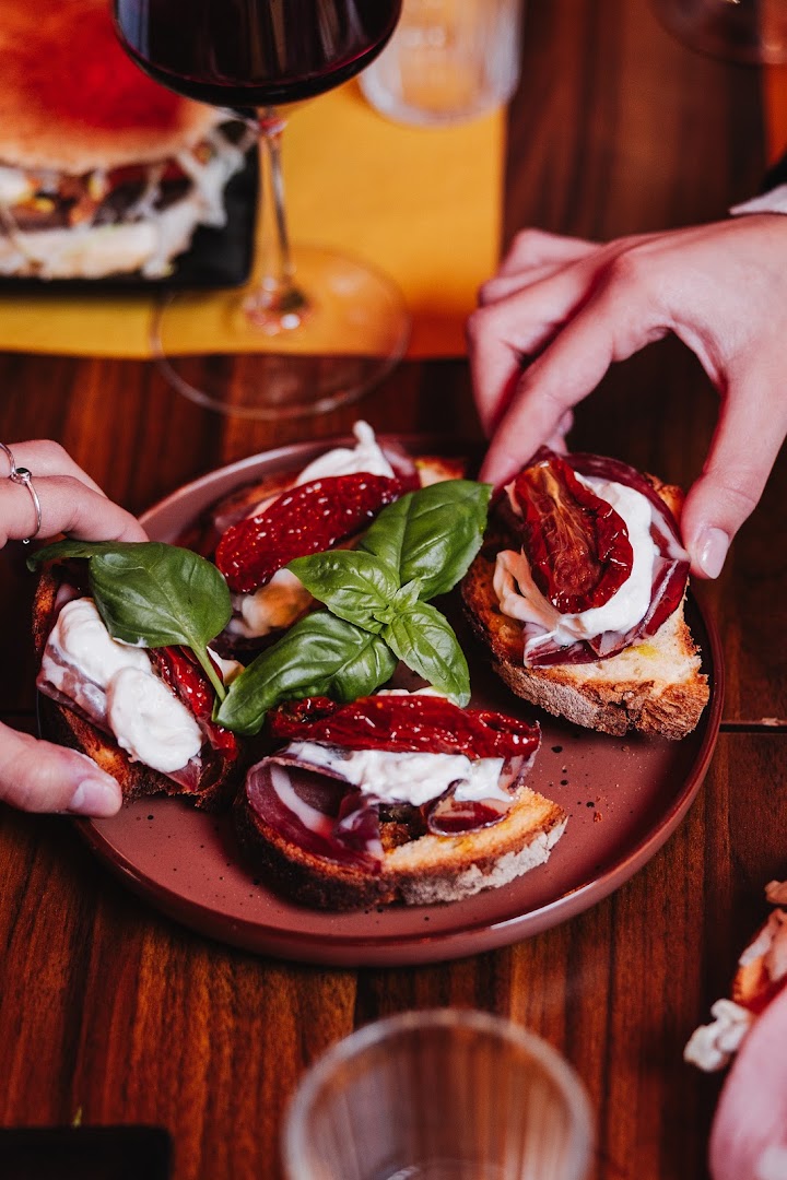 Revive Bistro: appetizing, high-quality food photography