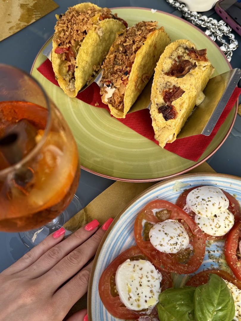 Revive Bistro: appetizing food and drink photo