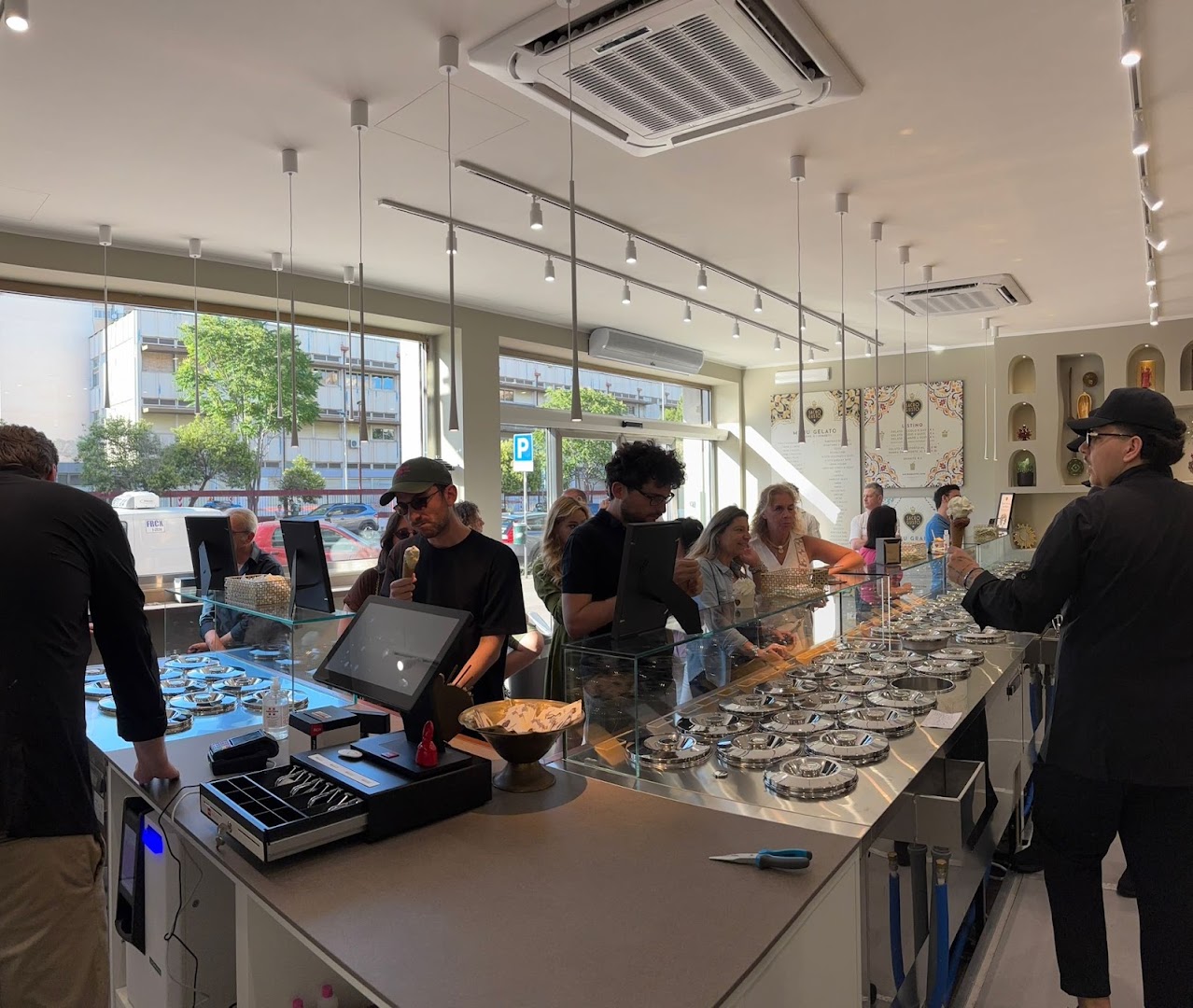 Sacro Gusto Gelateria: clear, inviting shop interior atmosphere