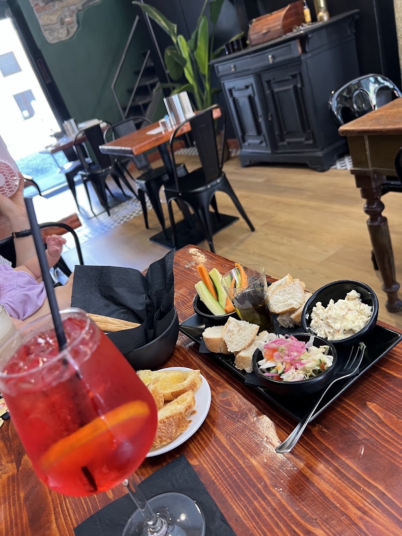 Hygge Café: appetizing food and inviting atmosphere