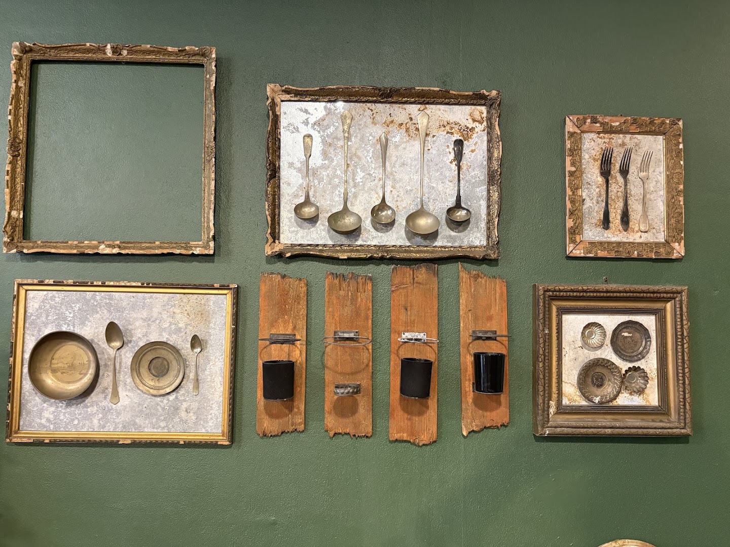 Hygge Café: artistic interior decor photo
