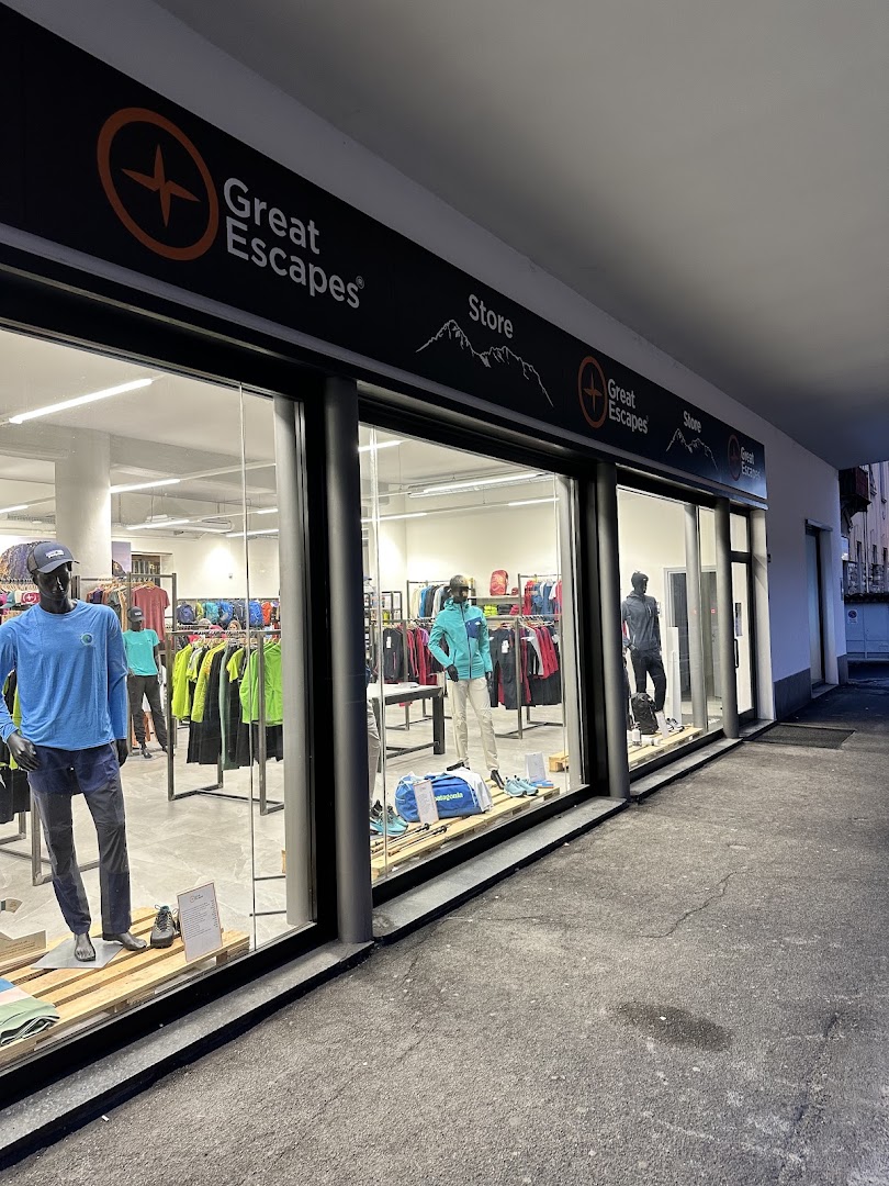 Mountain Shop Bergamo: clear storefront photo showing interior