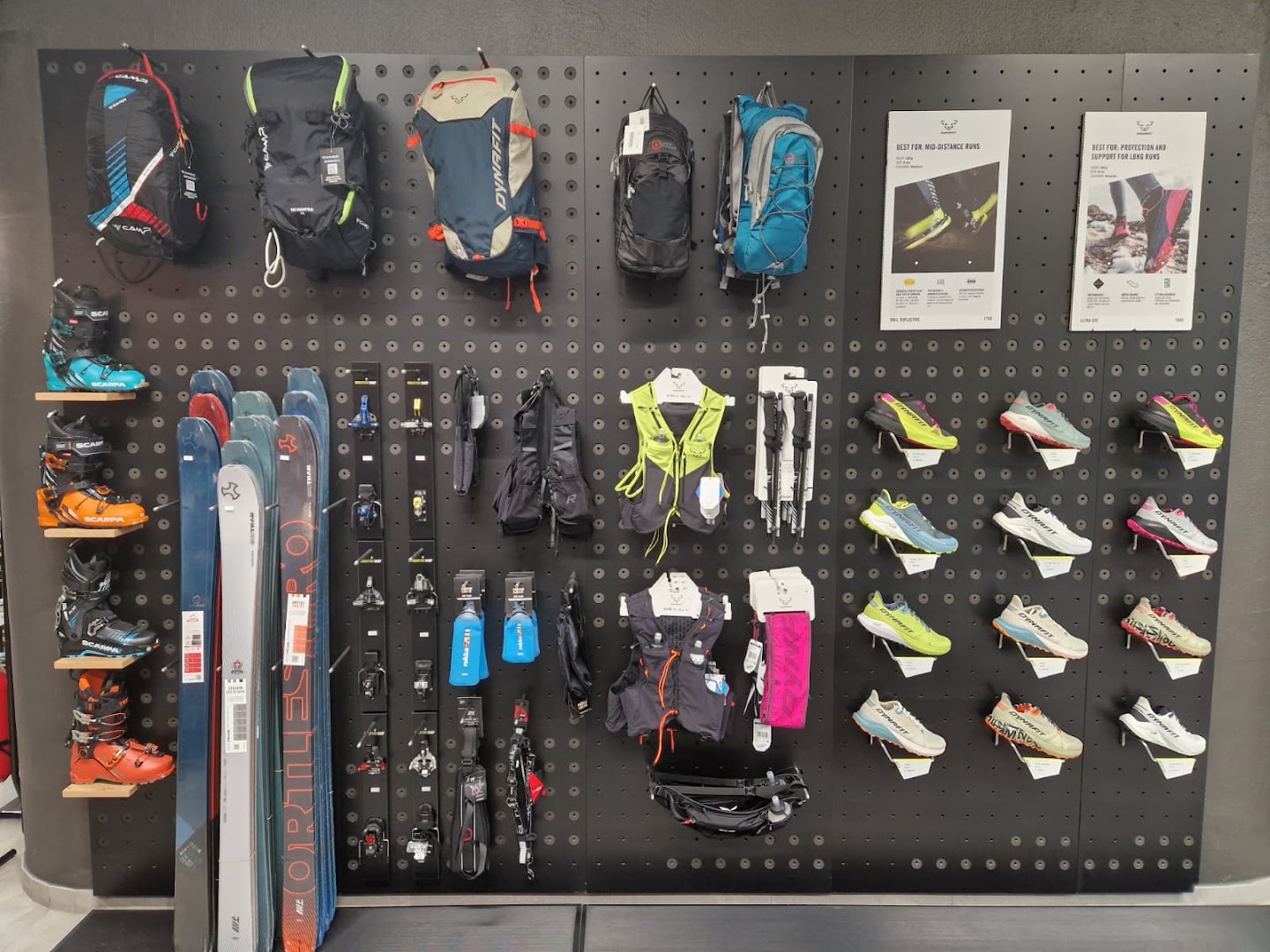 Mountain Shop Bergamo: clear display of shop products