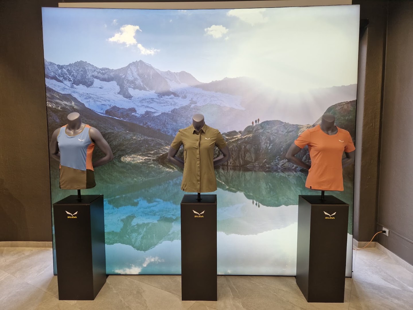 Mountain Shop Bergamo: clear product display and branding
