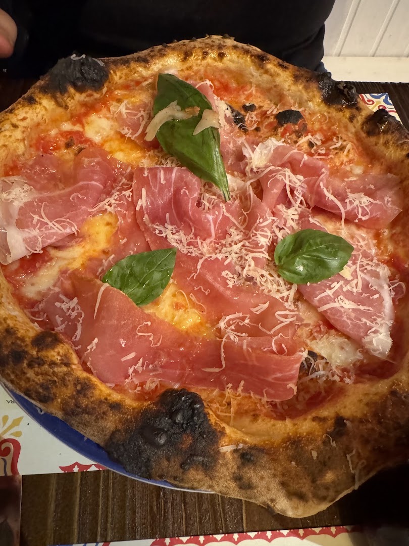 Pizzium: appetizing photo of restaurant food