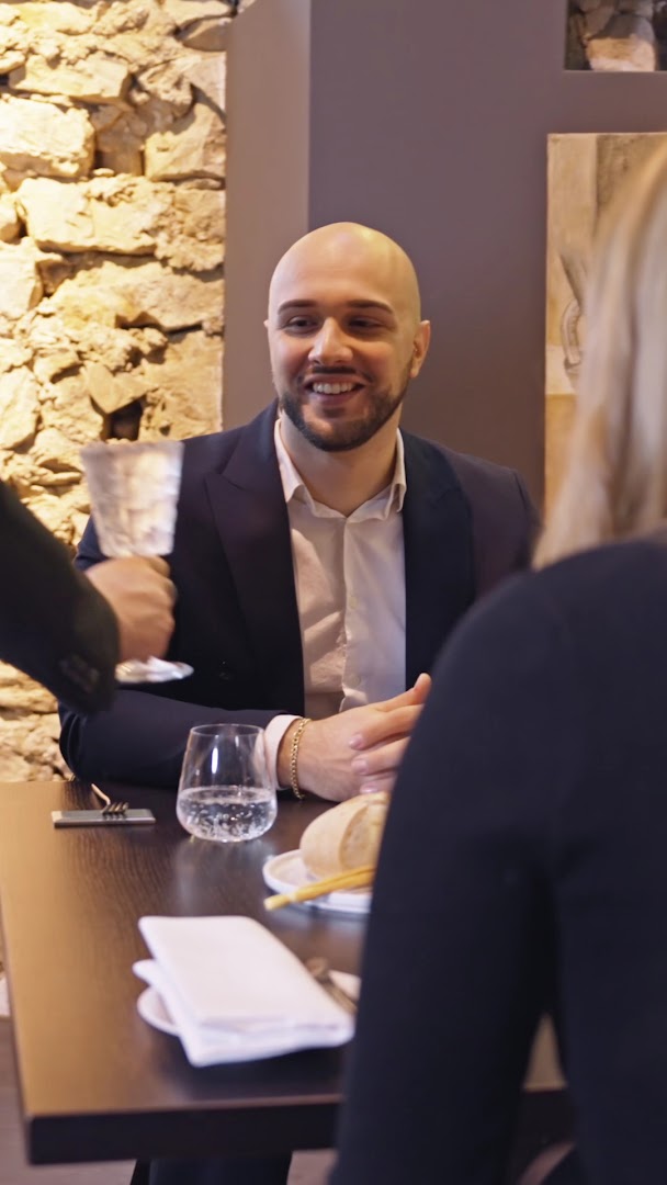 Porticcioli: professional photo showing dining atmosphere