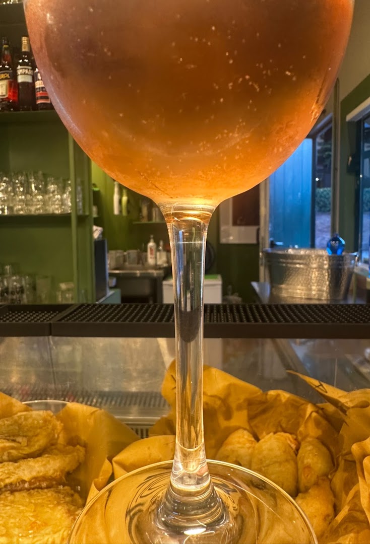 STEA - bacaro di strada: appetizing drink and food display