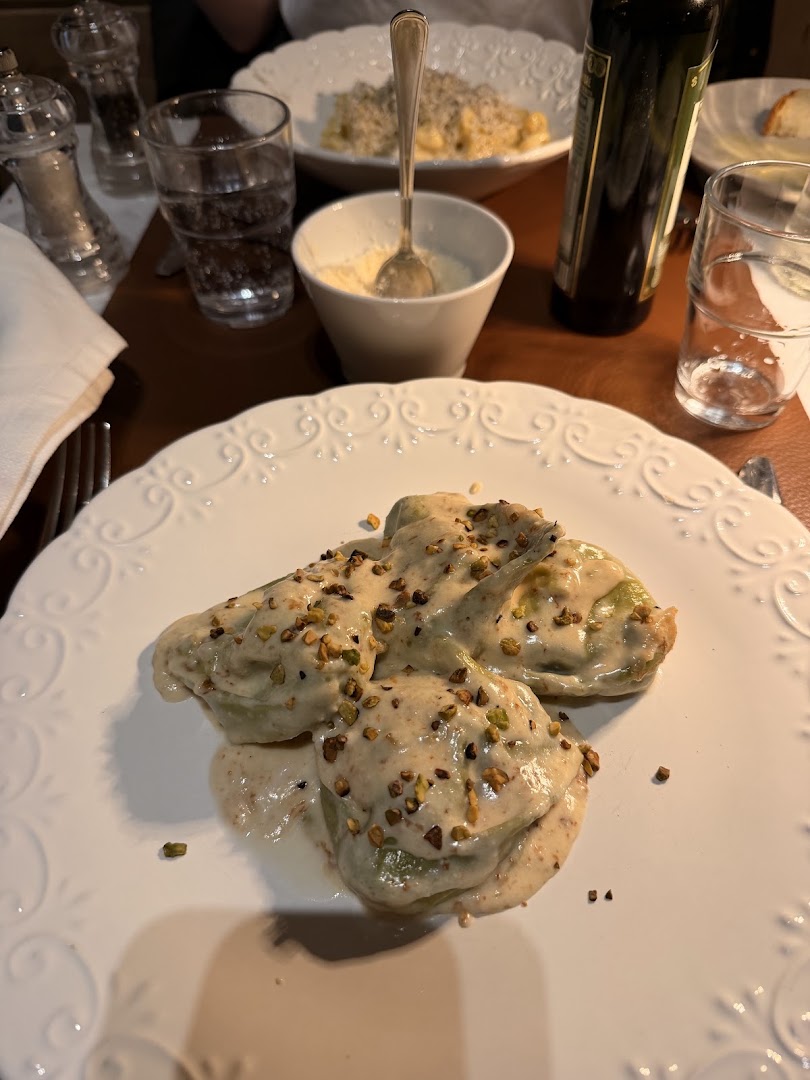 Volando: appetizing photo of restaurant food