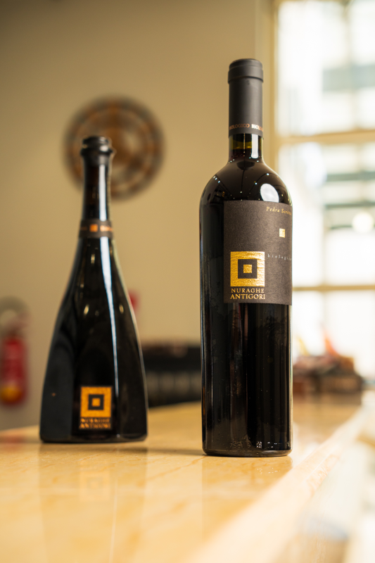 Aura by Anthigori: professional quality product photography