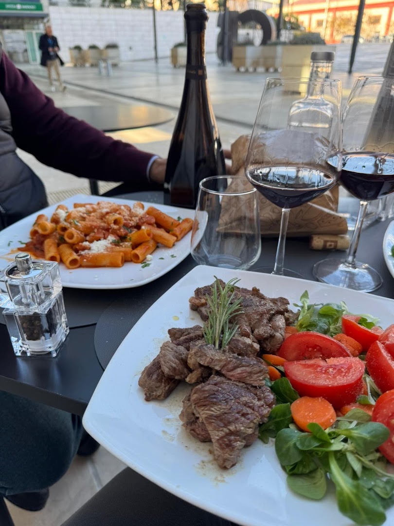 Aura by Anthigori: appetizing food and drink presentation