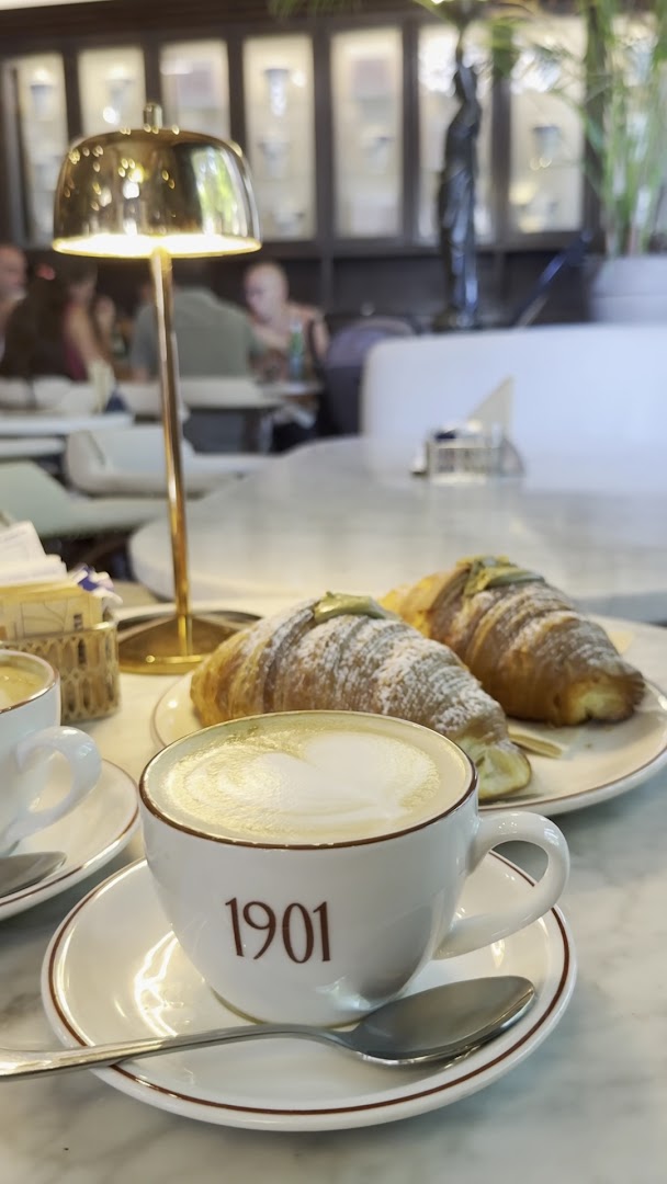Caffè Svizzero: appealing breakfast food and atmosphere