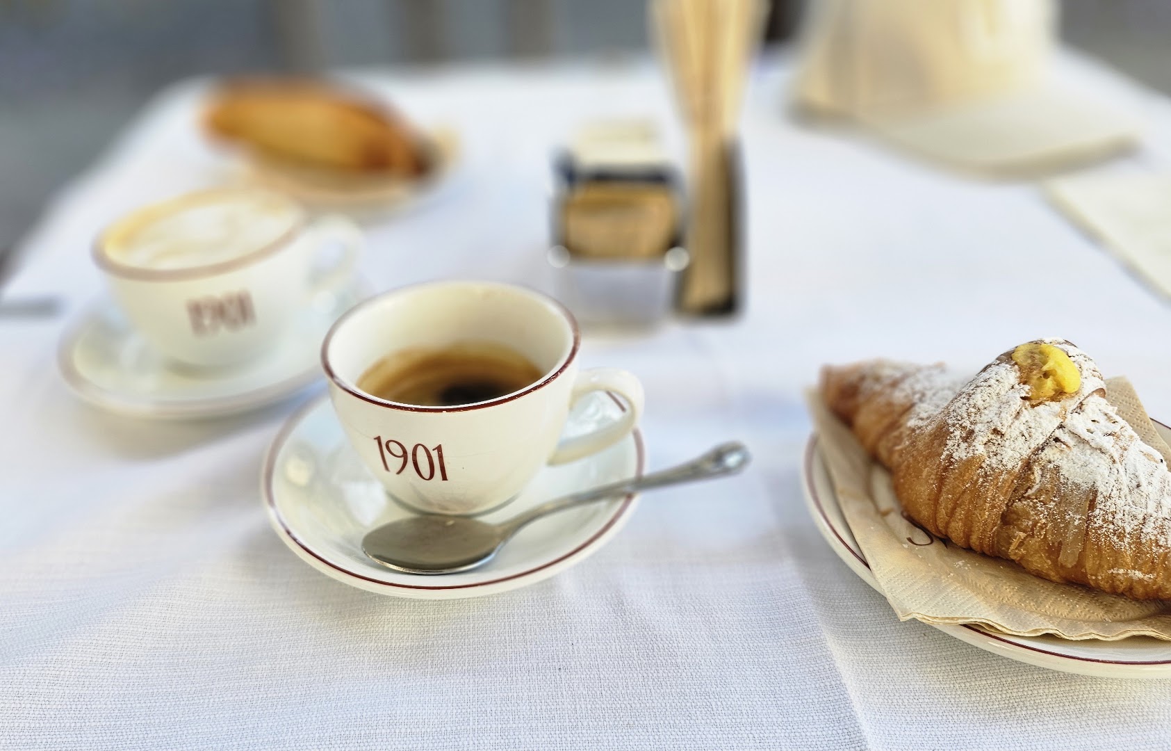 Caffè Svizzero: appealing breakfast food and drink