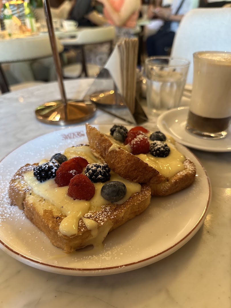 Caffè Svizzero: appetizing food photo, high quality