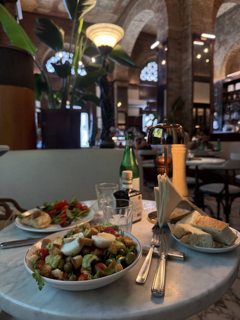 Caffè Svizzero: appealing food and venue atmosphere