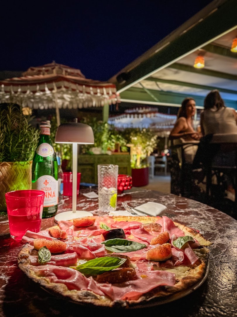 Democratico Rooftop: appealing atmosphere and food photography