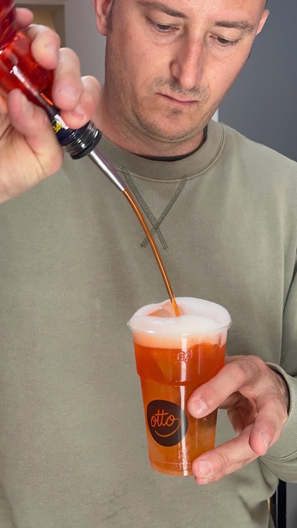 Otto: professional shot of drink preparation