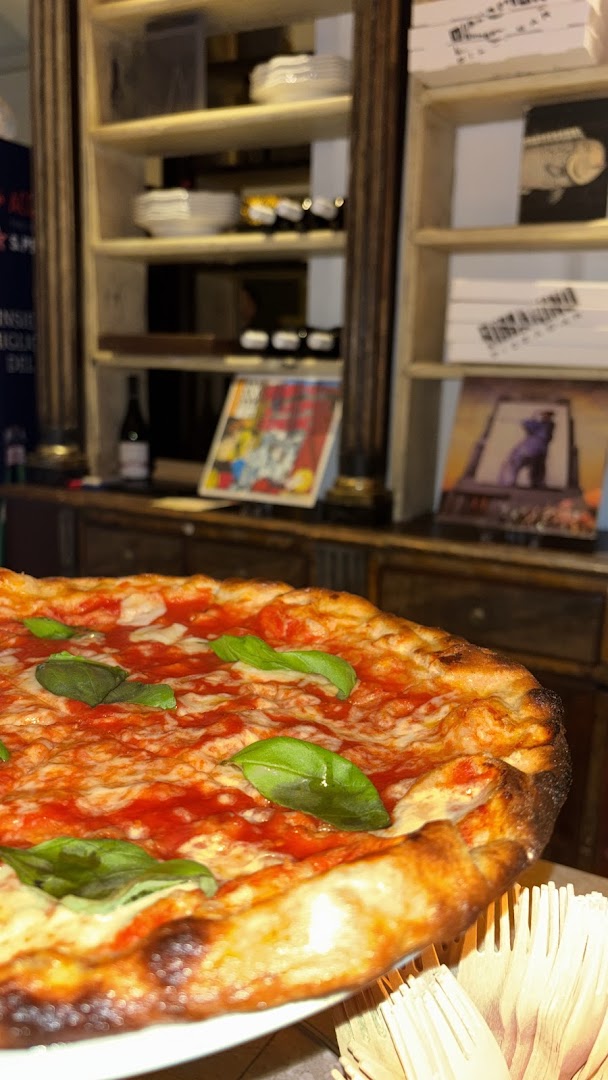 Rimanino: appetizing photo of restaurant pizza