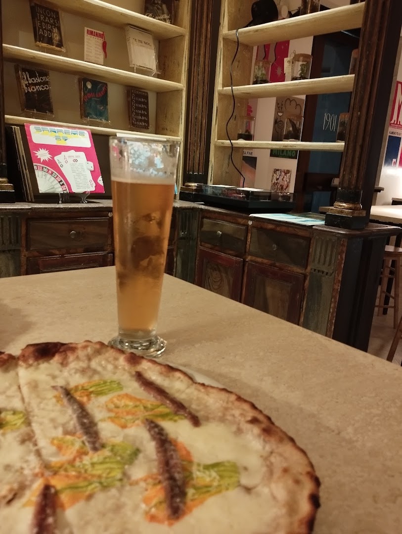 Rimanino: appetizing food and drink presentation