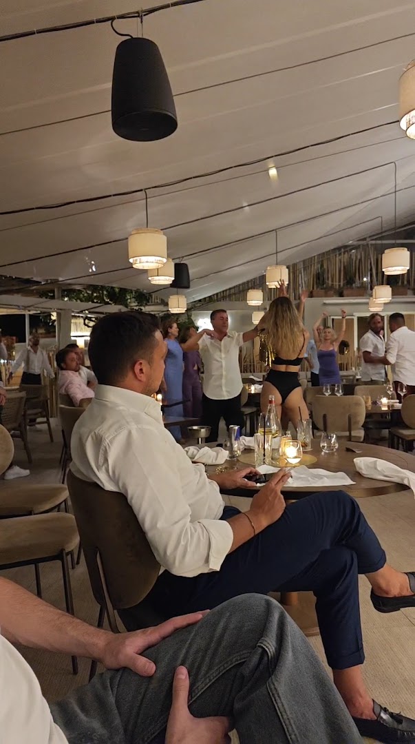 Ambasciatori Capri: lively bar atmosphere well