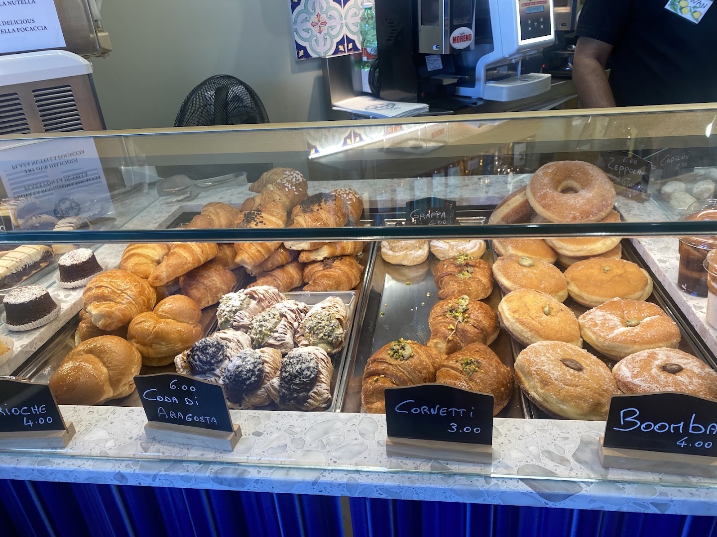 La Plaza Capri: appetizing display of breakfast pastries