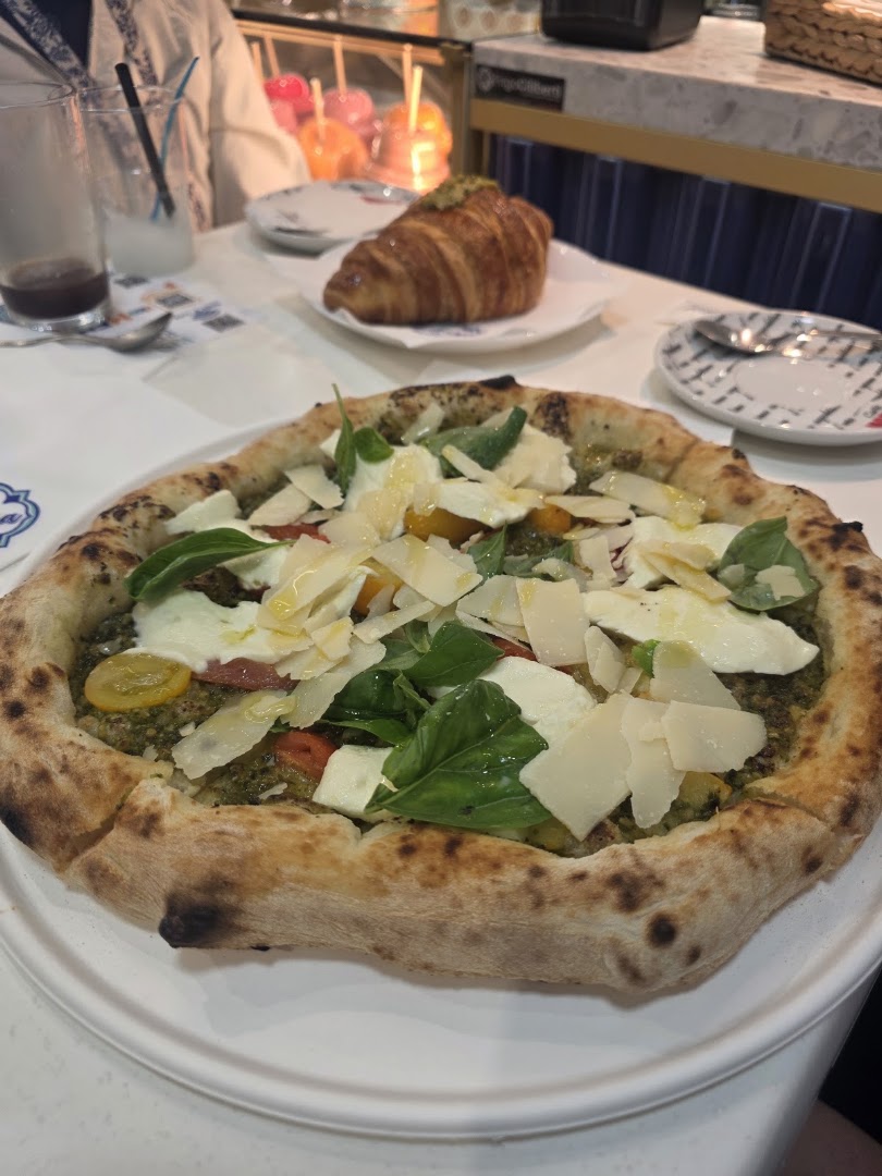 La Plaza Capri: appetizing photo of fresh food