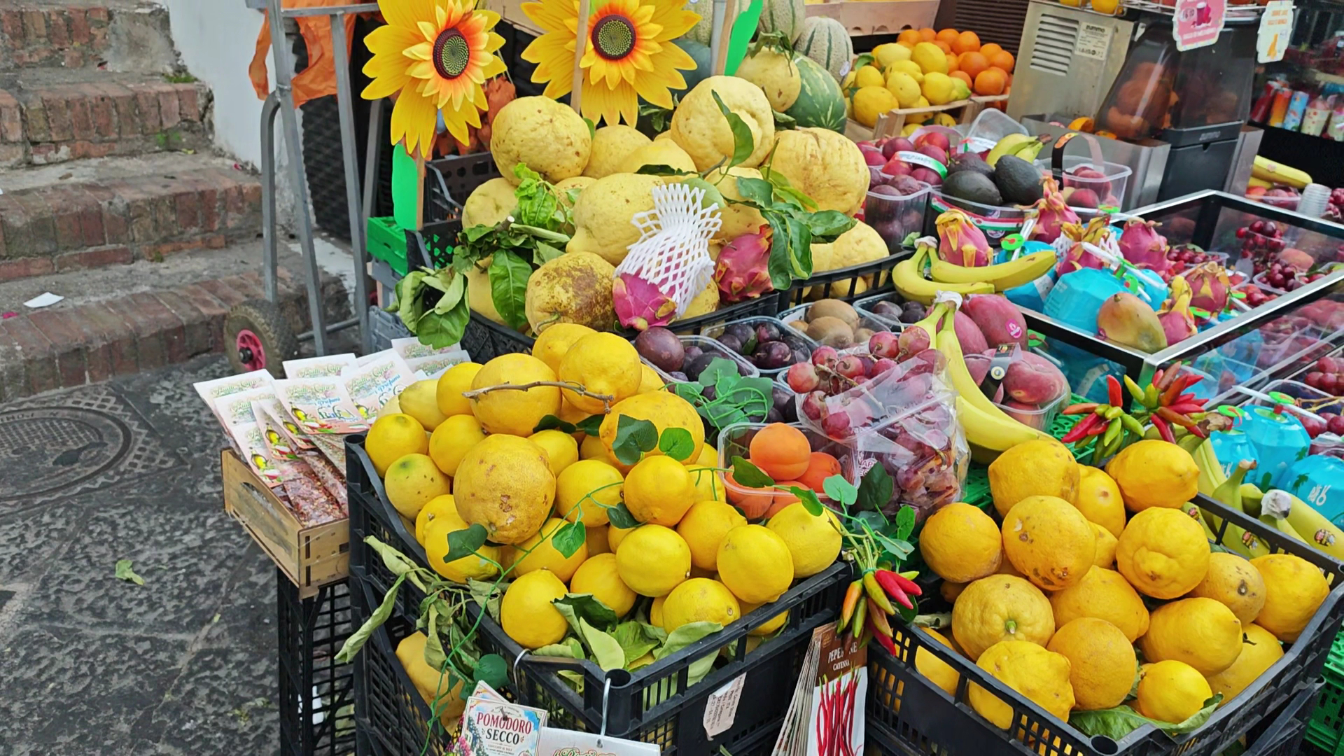 La Plaza Capri: fresh produce display is appealing