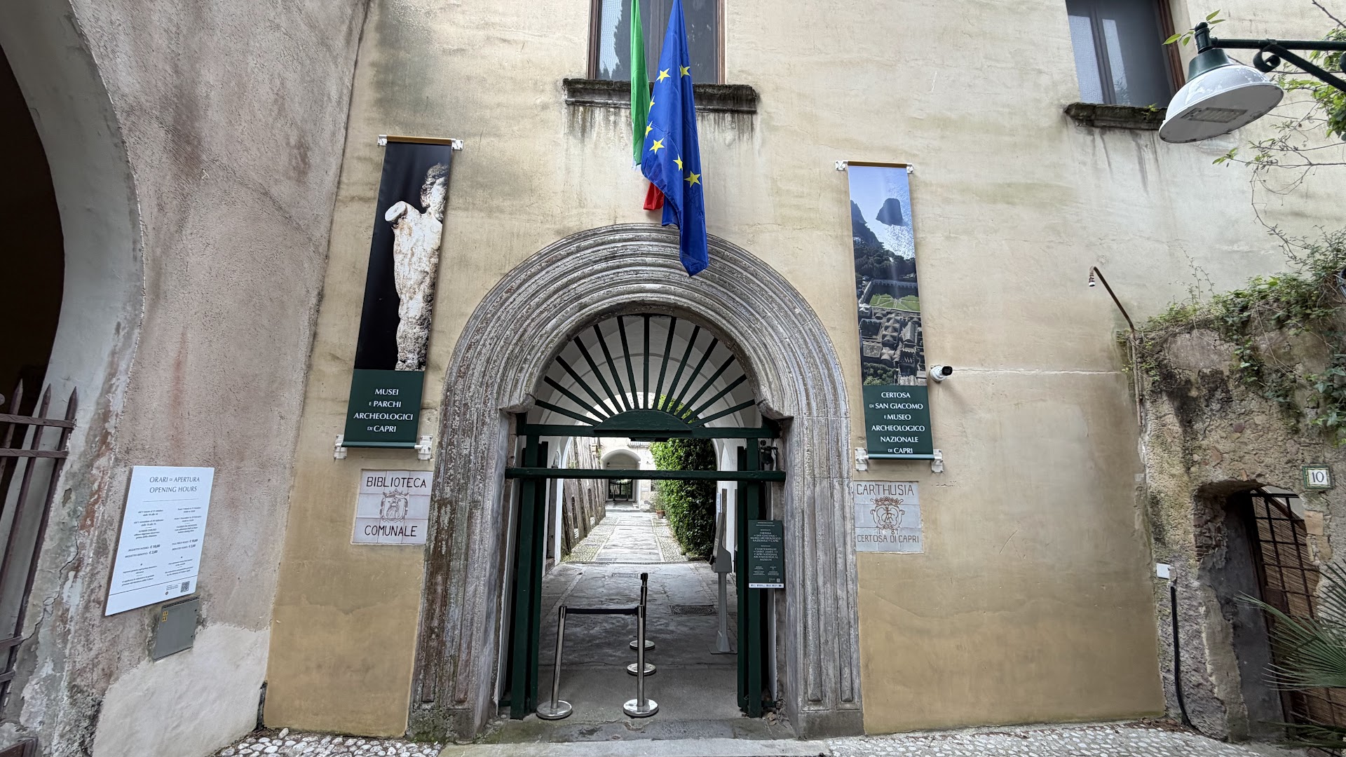Museo Archeologico di Capri: clear exterior view of entrance