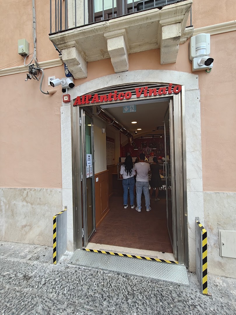 All'Antico Vinaio: clear exterior shot of venue