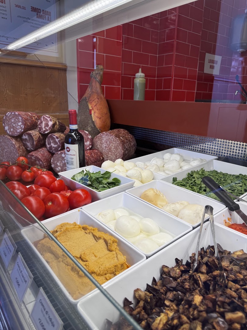 All'Antico Vinaio: appetizing display of fresh ingredients