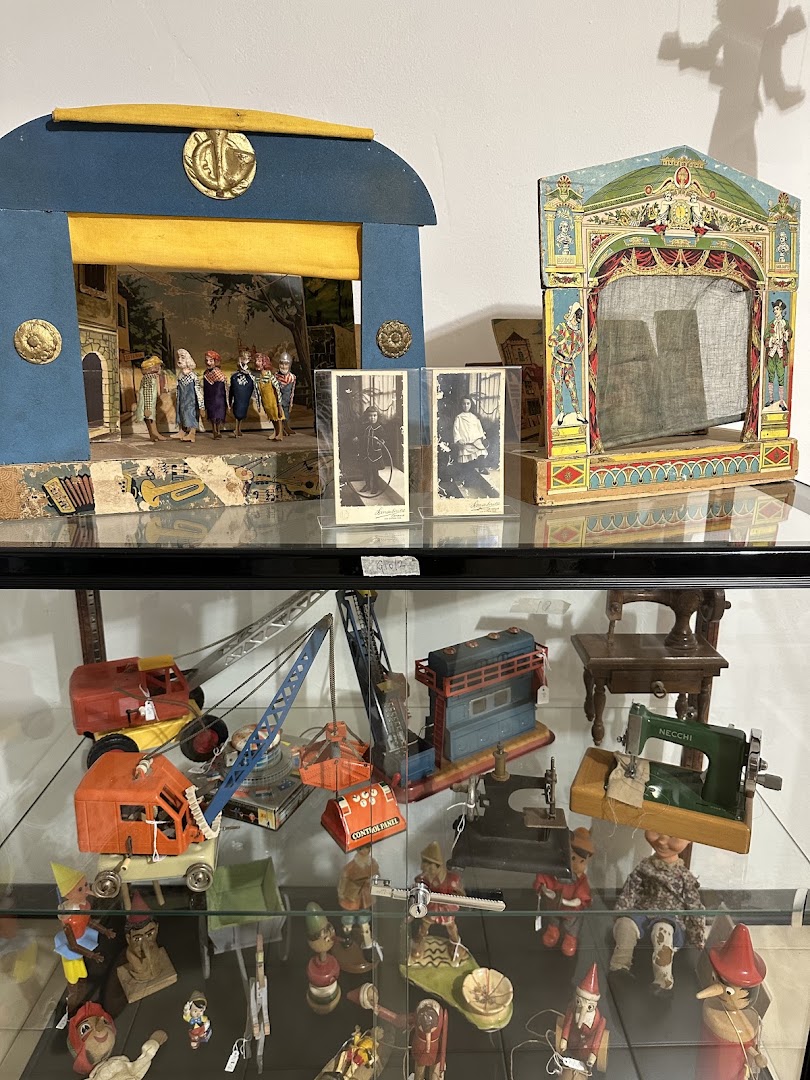 Fondazione Kalòs: clear display of museum collection