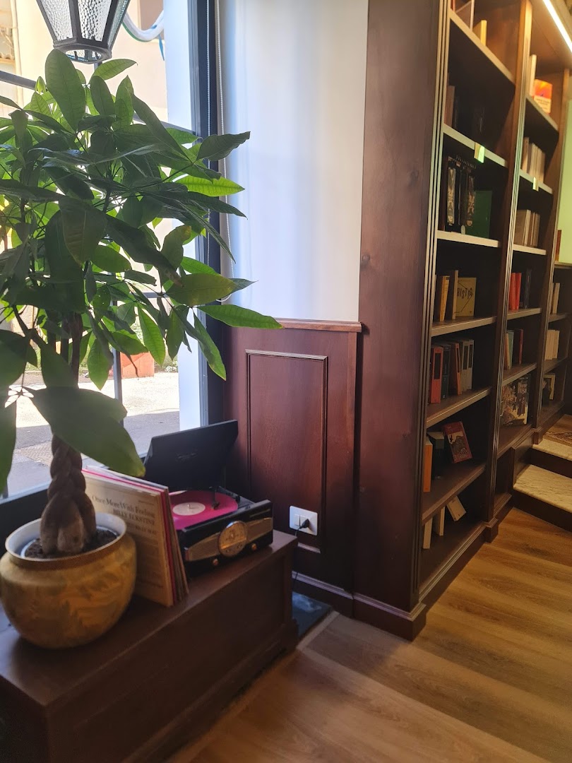 Gatsby Books: inviting shop interior atmosphere