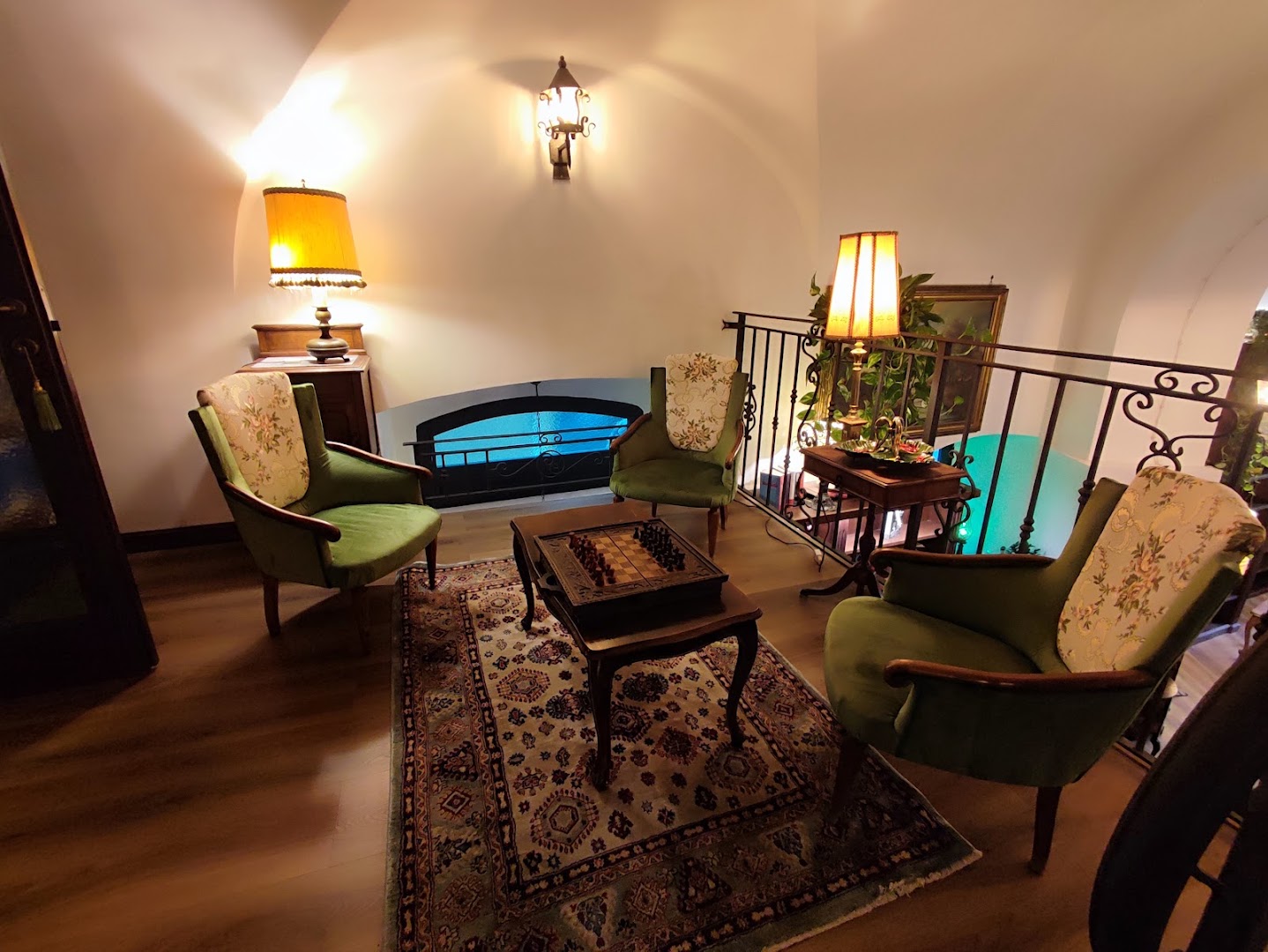 Gatsby Books: cozy and inviting bookstore interior
