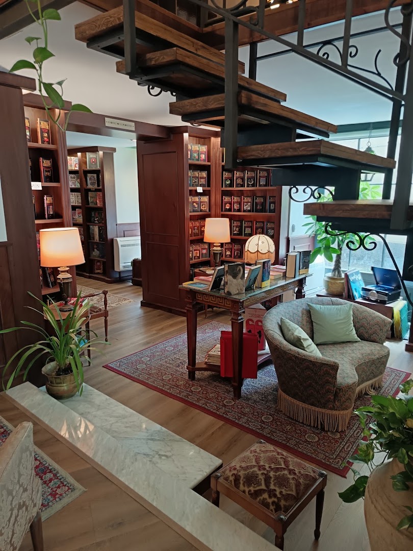 Gatsby Books: inviting and professional interior shot