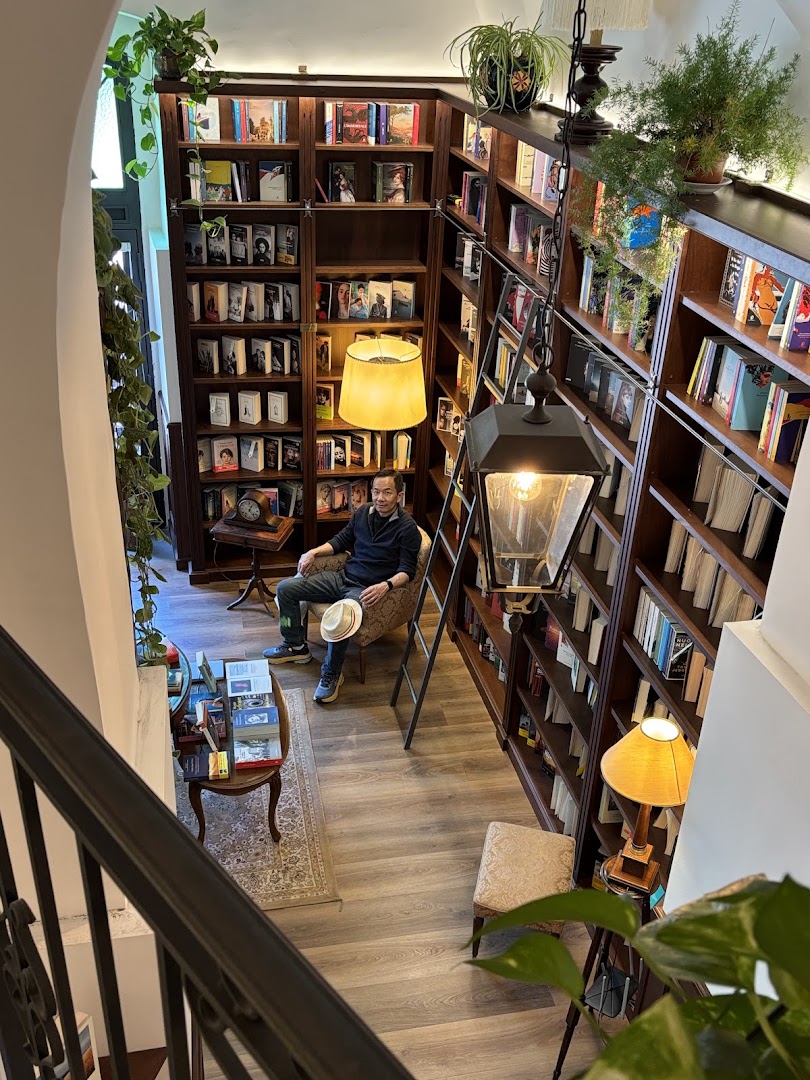 Gatsby Books: inviting atmosphere and professional composition
