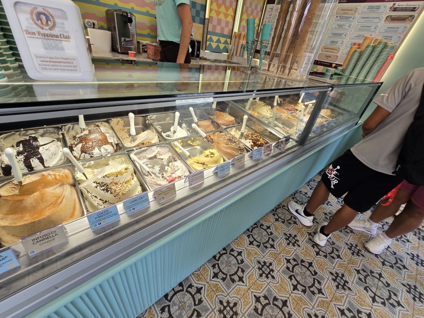 Marzapani Cafè: clear display of food products