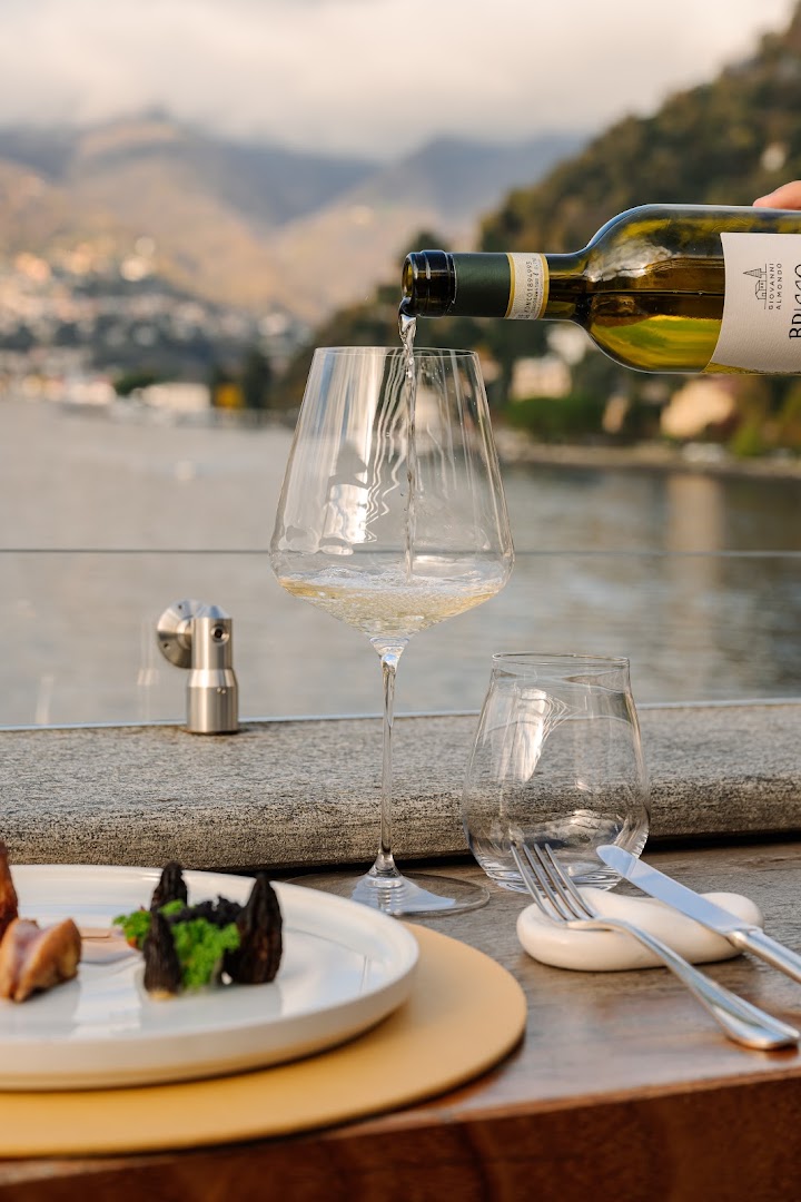 Altariva: high quality, professional dining shot