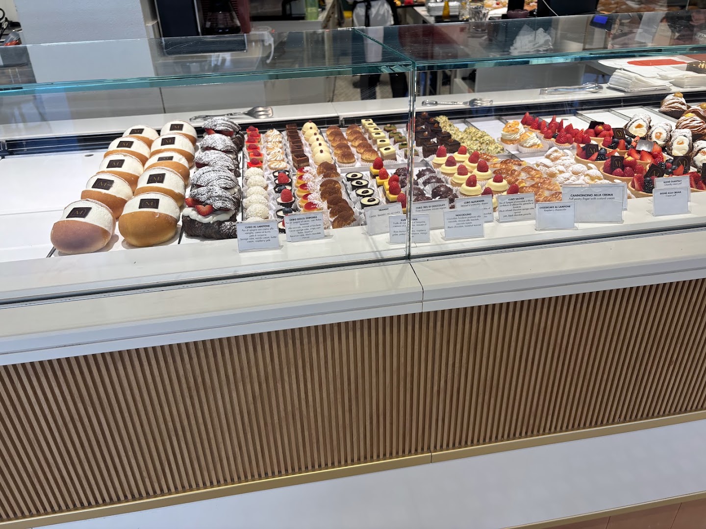 Pasticceria Martesana: clear display of fresh pastries