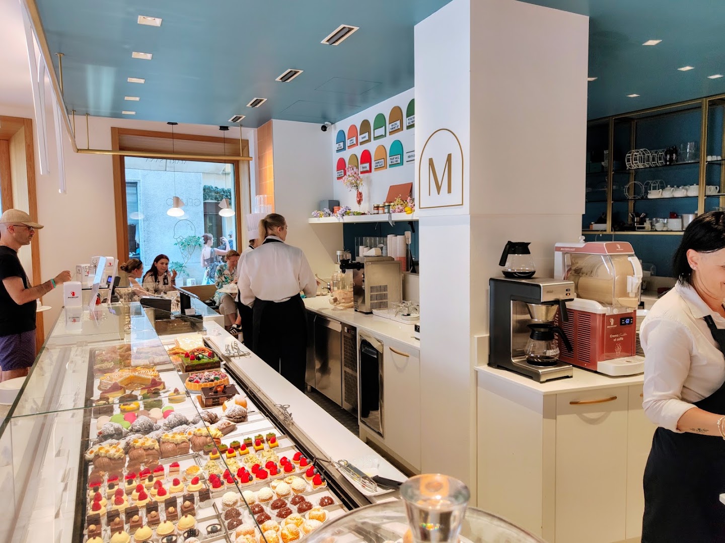 Pasticceria Martesana: clear, professional shop interior photo