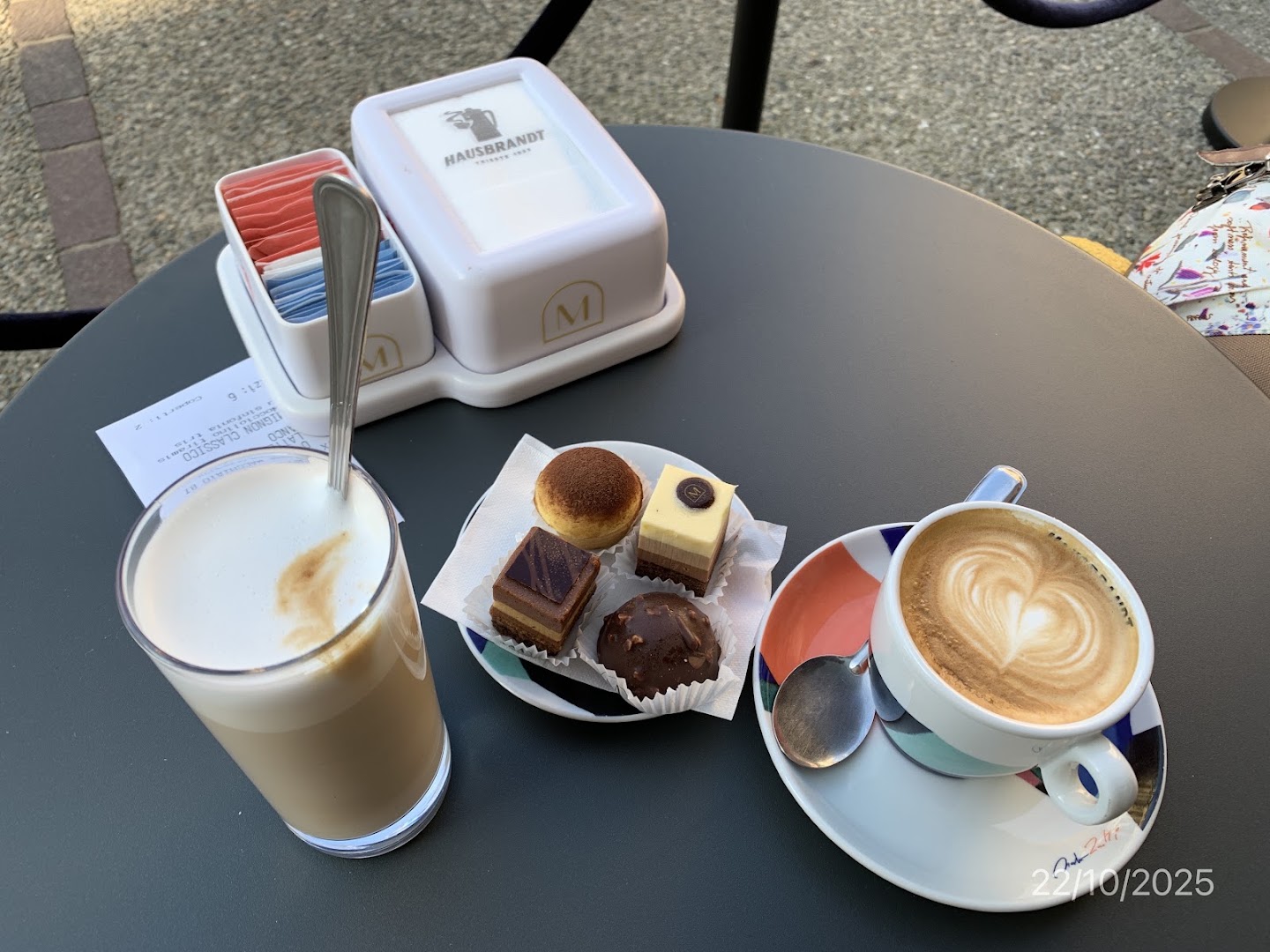 Pasticceria Martesana: appetizing display of shop products