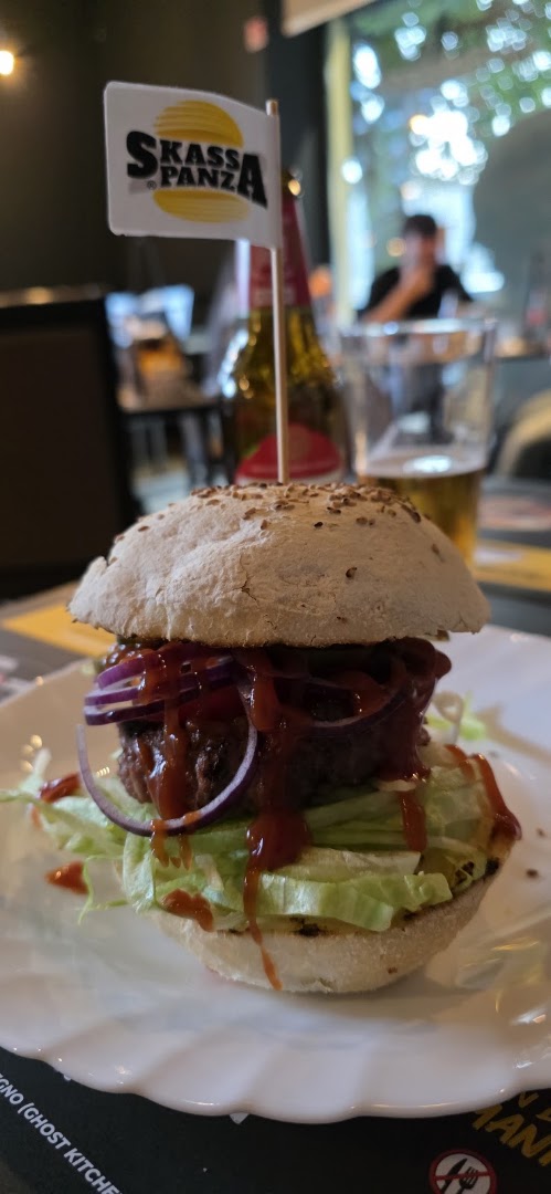 Skassapanza Como: appetizing food photo with branding