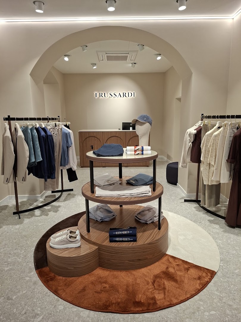 Trussardi Boutique Como: professional, clean shop interior photo